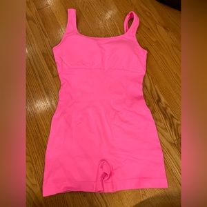 Pink bodysuit shorts and shorts one piece workout